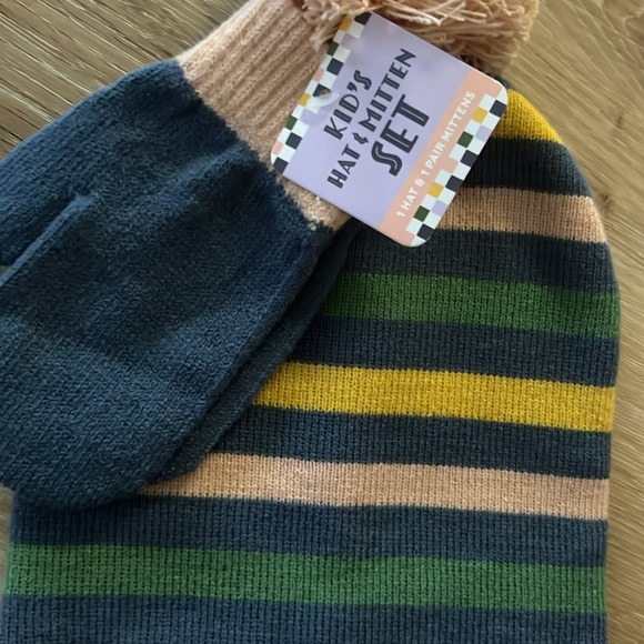 BRIGHT STAR Children’s Hat And Mitten Set - Picture 4 of 4
